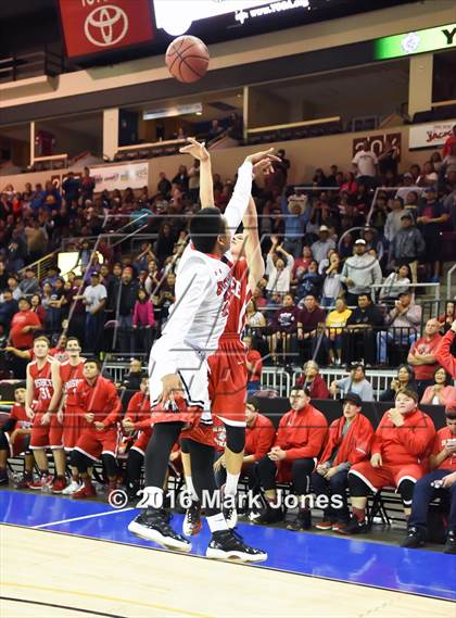 Thumbnail 2 in San Carlos vs. Bisbee (AIA D5 Final) photogallery.
