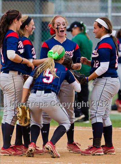 Thumbnail 1 in Clear Falls vs Manvel (UIL 4A Region 3 Quarterfinal Playoff) photogallery.