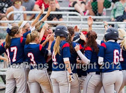 Thumbnail 2 in Clear Falls vs Manvel (UIL 4A Region 3 Quarterfinal Playoff) photogallery.