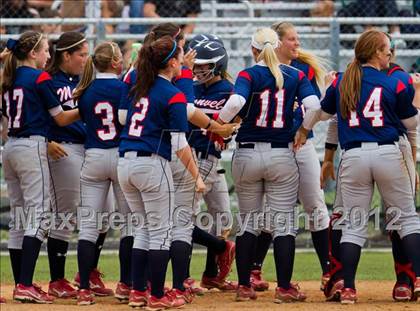 Thumbnail 2 in Clear Falls vs Manvel (UIL 4A Region 3 Quarterfinal Playoff) photogallery.