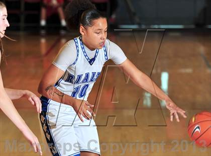 Thumbnail 3 in Orange Lutheran vs. Rialto (Nike Extravaganza) photogallery.