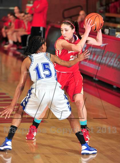 Thumbnail 2 in Orange Lutheran vs. Rialto (Nike Extravaganza) photogallery.