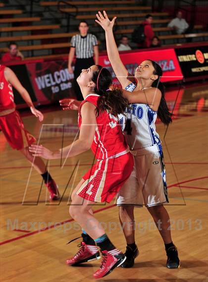 Thumbnail 3 in Orange Lutheran vs. Rialto (Nike Extravaganza) photogallery.
