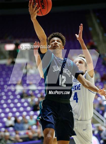 Thumbnail 2 in Juan Diego Catholic vs. Dixie (UHSAA 4A Semifinal) photogallery.