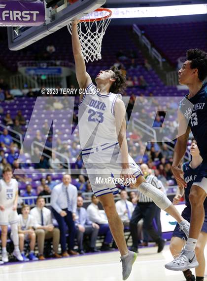 Thumbnail 2 in Juan Diego Catholic vs. Dixie (UHSAA 4A Semifinal) photogallery.