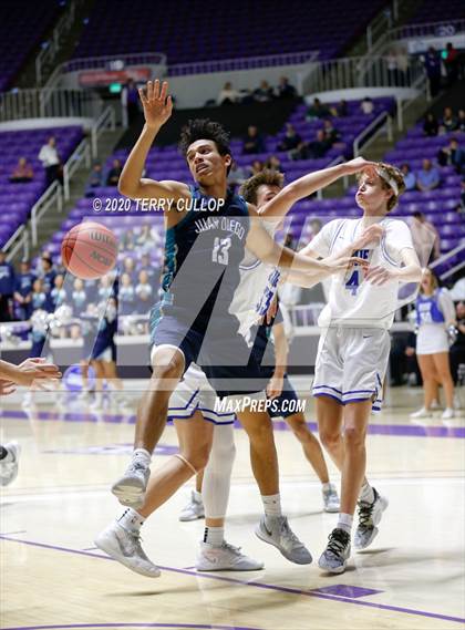 Thumbnail 2 in Juan Diego Catholic vs. Dixie (UHSAA 4A Semifinal) photogallery.