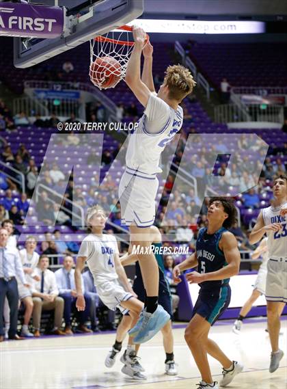 Thumbnail 3 in Juan Diego Catholic vs. Dixie (UHSAA 4A Semifinal) photogallery.