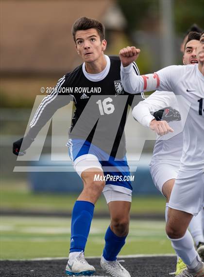 Thumbnail 1 in Lake Zurich vs. Round Lake (IHSA 3A Regional Final) photogallery.