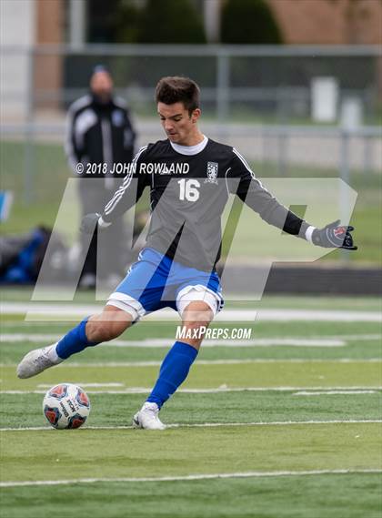 Thumbnail 3 in Lake Zurich vs. Round Lake (IHSA 3A Regional Final) photogallery.