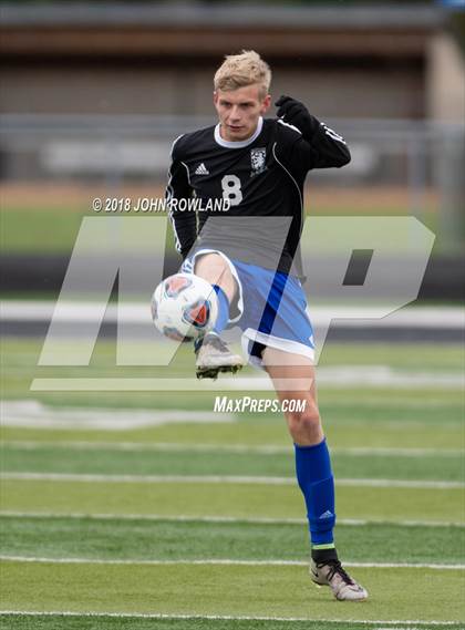 Thumbnail 1 in Lake Zurich vs. Round Lake (IHSA 3A Regional Final) photogallery.