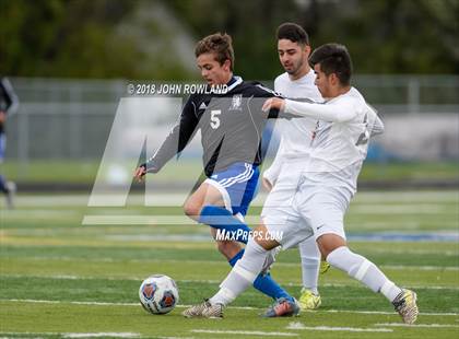 Thumbnail 2 in Lake Zurich vs. Round Lake (IHSA 3A Regional Final) photogallery.