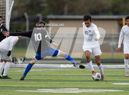 Thumbnail 3 in Lake Zurich vs. Round Lake (IHSA 3A Regional Final) photogallery.
