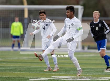 Thumbnail 2 in Lake Zurich vs. Round Lake (IHSA 3A Regional Final) photogallery.