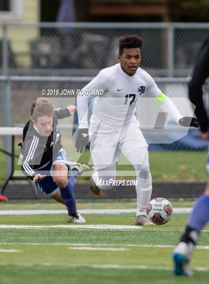 Thumbnail 3 in Lake Zurich vs. Round Lake (IHSA 3A Regional Final) photogallery.