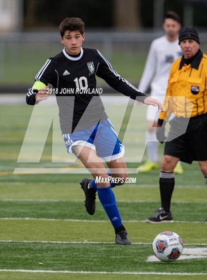 Thumbnail 2 in Lake Zurich vs. Round Lake (IHSA 3A Regional Final) photogallery.