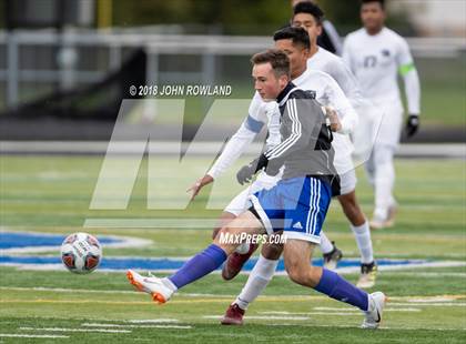 Thumbnail 3 in Lake Zurich vs. Round Lake (IHSA 3A Regional Final) photogallery.