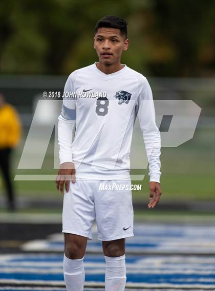 Thumbnail 3 in Lake Zurich vs. Round Lake (IHSA 3A Regional Final) photogallery.