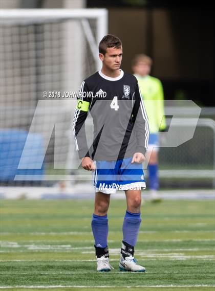 Thumbnail 2 in Lake Zurich vs. Round Lake (IHSA 3A Regional Final) photogallery.