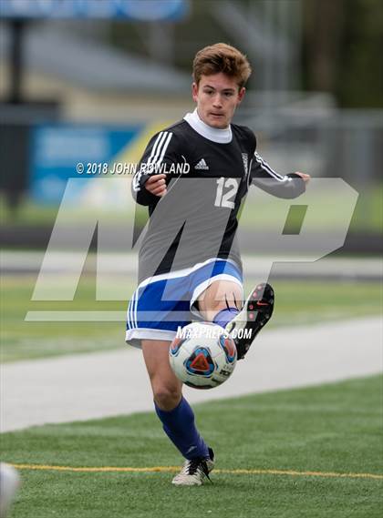 Thumbnail 3 in Lake Zurich vs. Round Lake (IHSA 3A Regional Final) photogallery.