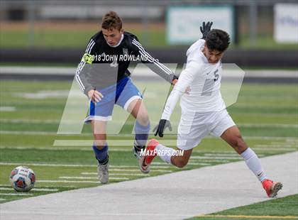 Thumbnail 3 in Lake Zurich vs. Round Lake (IHSA 3A Regional Final) photogallery.
