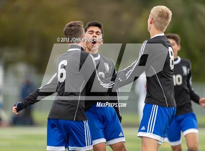 Thumbnail 3 in Lake Zurich vs. Round Lake (IHSA 3A Regional Final) photogallery.