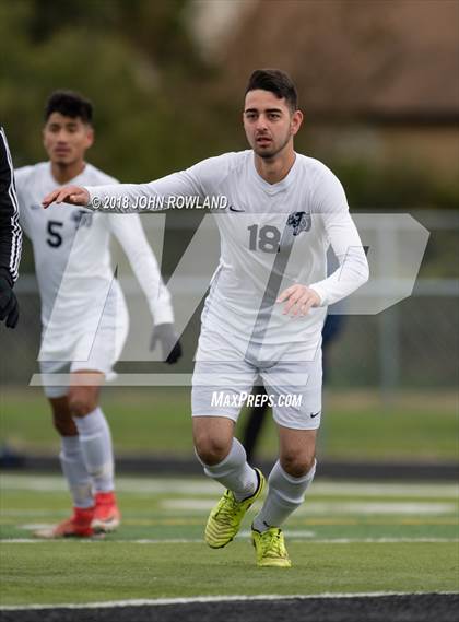 Thumbnail 3 in Lake Zurich vs. Round Lake (IHSA 3A Regional Final) photogallery.