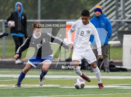 Thumbnail 2 in Lake Zurich vs. Round Lake (IHSA 3A Regional Final) photogallery.