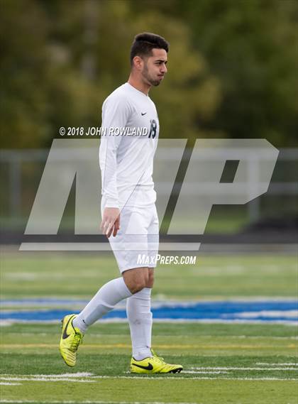 Thumbnail 3 in Lake Zurich vs. Round Lake (IHSA 3A Regional Final) photogallery.