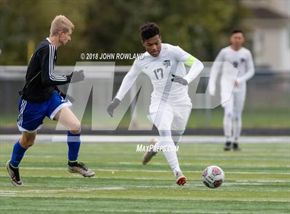 Thumbnail 2 in Lake Zurich vs. Round Lake (IHSA 3A Regional Final) photogallery.