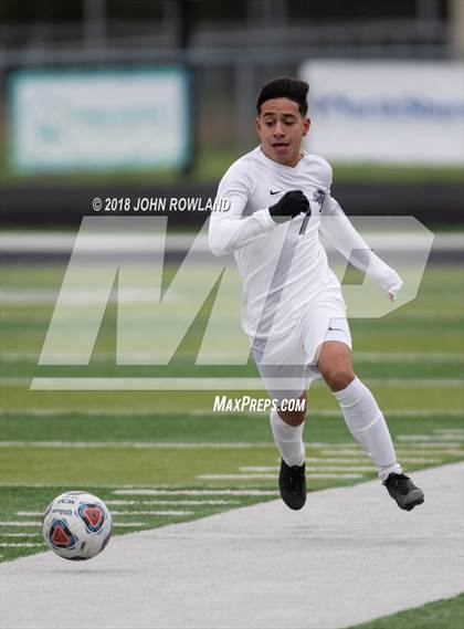 Thumbnail 2 in Lake Zurich vs. Round Lake (IHSA 3A Regional Final) photogallery.