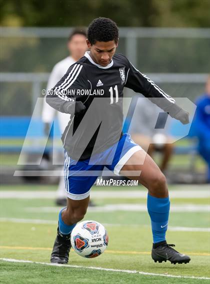 Thumbnail 3 in Lake Zurich vs. Round Lake (IHSA 3A Regional Final) photogallery.