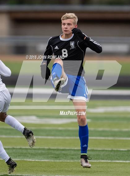 Thumbnail 2 in Lake Zurich vs. Round Lake (IHSA 3A Regional Final) photogallery.