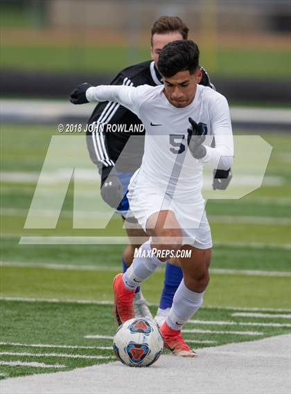 Thumbnail 1 in Lake Zurich vs. Round Lake (IHSA 3A Regional Final) photogallery.