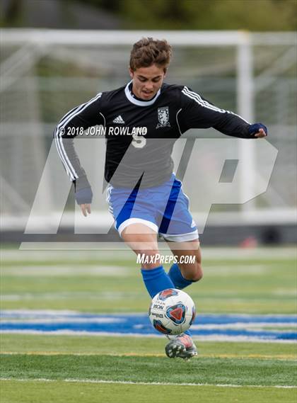 Thumbnail 2 in Lake Zurich vs. Round Lake (IHSA 3A Regional Final) photogallery.