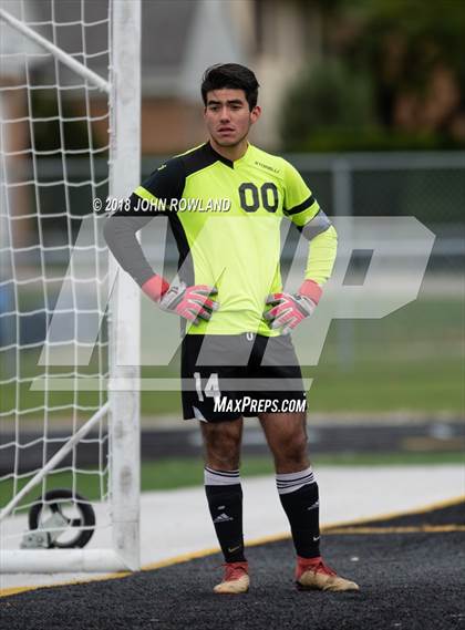 Thumbnail 2 in Lake Zurich vs. Round Lake (IHSA 3A Regional Final) photogallery.