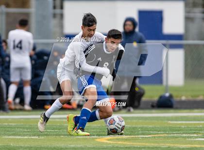 Thumbnail 3 in Lake Zurich vs. Round Lake (IHSA 3A Regional Final) photogallery.