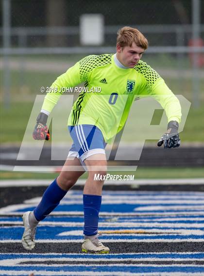 Thumbnail 3 in Lake Zurich vs. Round Lake (IHSA 3A Regional Final) photogallery.