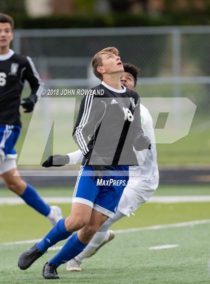 Thumbnail 1 in Lake Zurich vs. Round Lake (IHSA 3A Regional Final) photogallery.