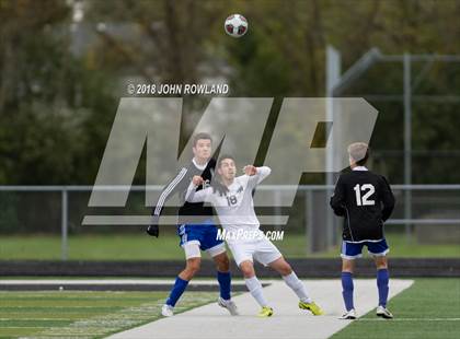 Thumbnail 2 in Lake Zurich vs. Round Lake (IHSA 3A Regional Final) photogallery.