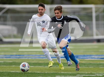 Thumbnail 3 in Lake Zurich vs. Round Lake (IHSA 3A Regional Final) photogallery.