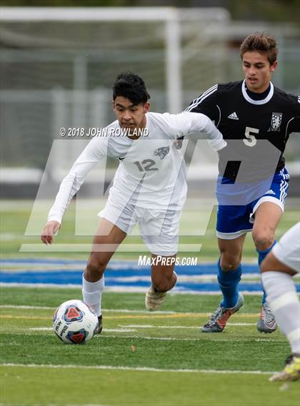 Thumbnail 3 in Lake Zurich vs. Round Lake (IHSA 3A Regional Final) photogallery.