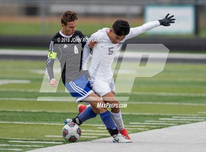 Thumbnail 2 in Lake Zurich vs. Round Lake (IHSA 3A Regional Final) photogallery.
