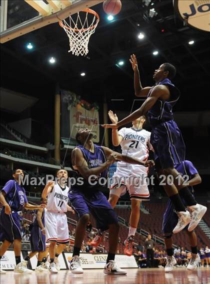 Thumbnail 1 in Chavez vs. Pinnacle (AIA D1 Semifinals) photogallery.