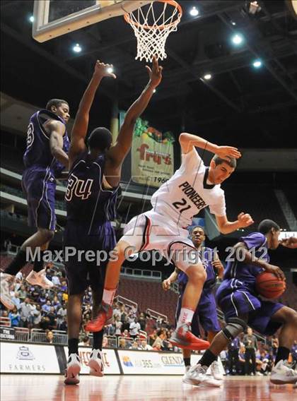 Thumbnail 1 in Chavez vs. Pinnacle (AIA D1 Semifinals) photogallery.