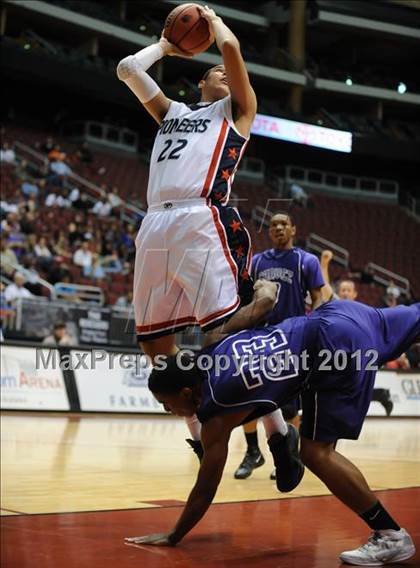 Thumbnail 2 in Chavez vs. Pinnacle (AIA D1 Semifinals) photogallery.