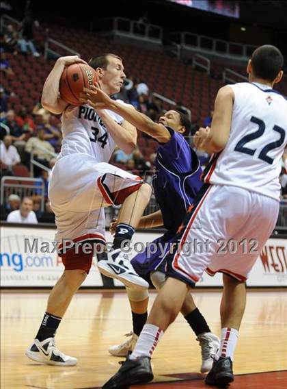 Thumbnail 1 in Chavez vs. Pinnacle (AIA D1 Semifinals) photogallery.
