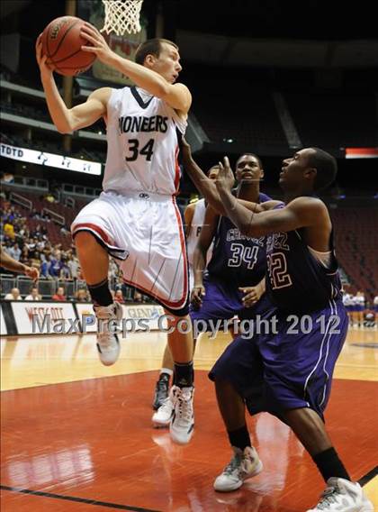Thumbnail 2 in Chavez vs. Pinnacle (AIA D1 Semifinals) photogallery.