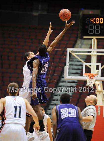 Thumbnail 2 in Chavez vs. Pinnacle (AIA D1 Semifinals) photogallery.