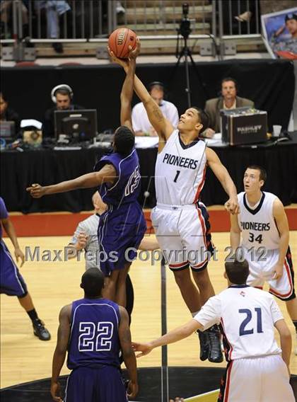 Thumbnail 3 in Chavez vs. Pinnacle (AIA D1 Semifinals) photogallery.