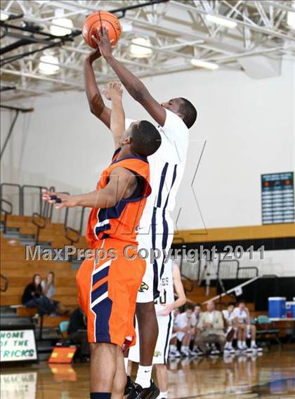 Thumbnail 2 in Fort Bend Bush v Second Baptist (McDonald's Texas Invitational) photogallery.